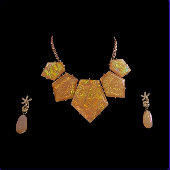 None Jewelry - Beautiful Goldtone Statement Necklace and Earring Set